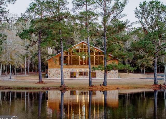 Property at 3817 Central Ave, Waycross, GA 31503, 4 beds, 4 baths