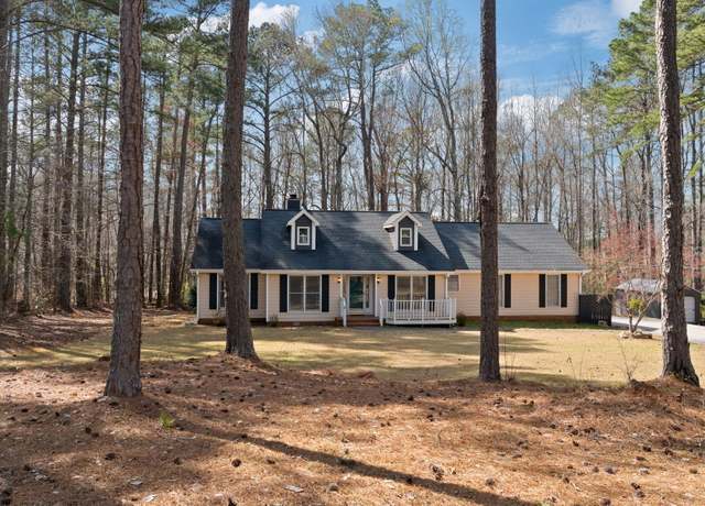 Property at 11 Creekwood Dr, Griffin, GA 30223, 3 beds, 2.5 baths