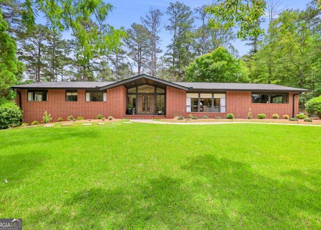 Property at 334 Luther Bailey Rd, Senoia, GA 30276, 7 beds, 4 baths