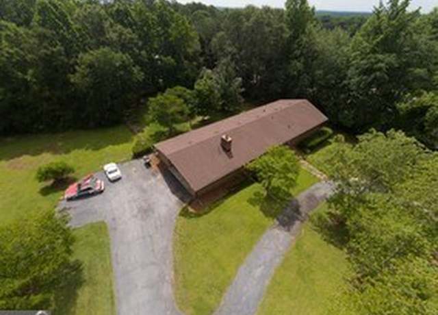 Property at 6190 Prestley Mill Rd, Douglasville, GA 30134, 4 beds, 3 baths