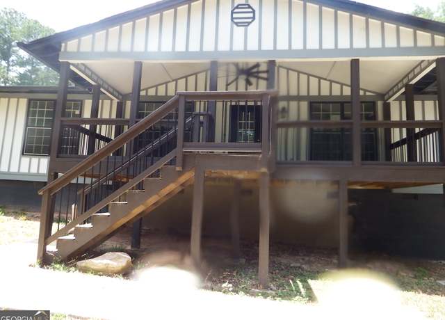 Property at 1425 Rogers Lake Rd, Lithonia, GA 30058, 4 beds, 3 baths