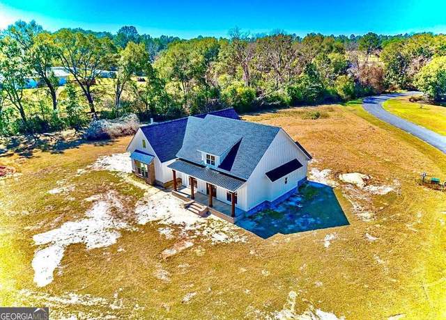 Property at 4005 Golfview Dr, Blackshear, GA 31516, 4 beds, 3 baths