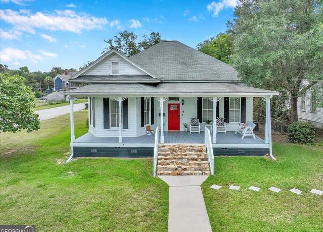Property at 526 N Crawford St, Thomasville, GA 31792, 4 beds, 3 baths