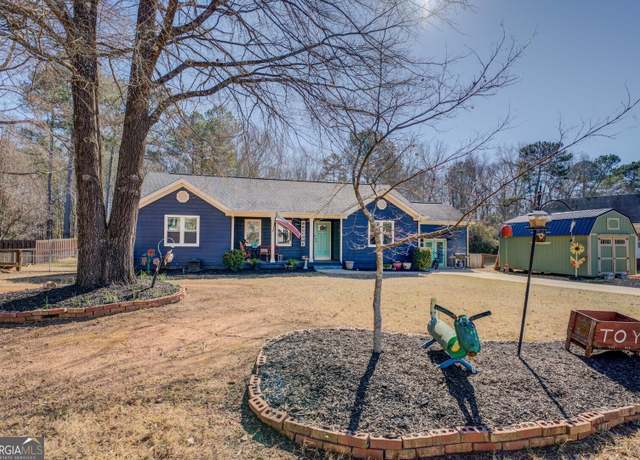 Property at 1214 Pinecrest Dr, Madison, GA 30650, 3 beds, 2 baths