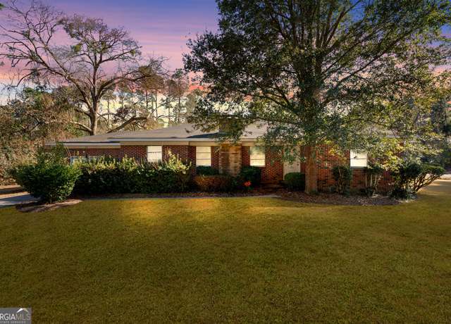 Property at 202 S Edgewood Dr, Statesboro, GA 30458, 4 beds, 2 baths
