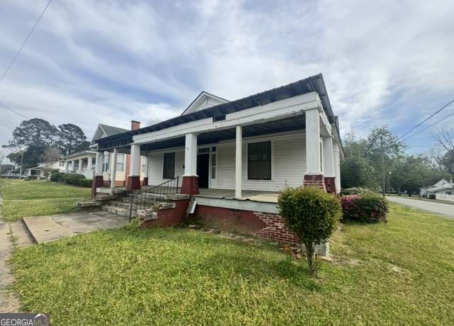 Property at 300 E Church St, Vienna, GA 31092, 4 beds, 2 baths
