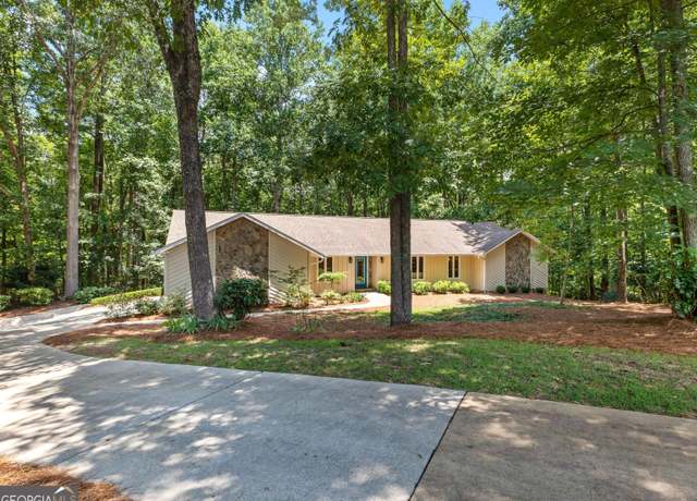 Property at 1024 Walt Banks Rd, Peachtree City, GA 30269, 4 beds, 2.5 baths