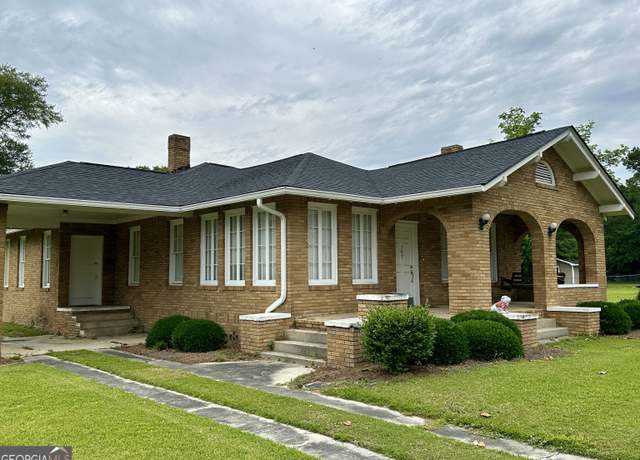 Property at 107 Marguerite St, Claxton, GA 30417, 3 beds, 3 baths