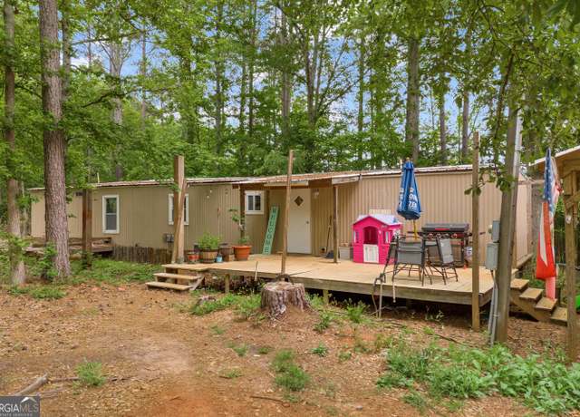 Property at 2204 Old Swimming Pool Rd, Jefferson, GA 30549, 3 beds, 2 baths