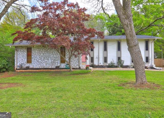 Property at 124 Laurel Dr, Barnesville, GA 30204, 4 beds, 2.5 baths