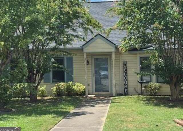 Property at 125 Wingate Cir, Warner Robins, GA 31088, 4 beds, 3 baths