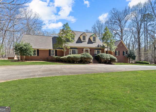 Property at 220 Oconner Dr NW, Milledgeville, GA 31061, 6 beds, 4.5 baths