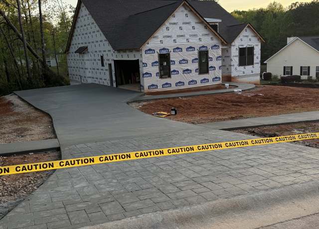 Property at 211 Lake Chase Dr N, Griffin, GA 30224, 3 beds, 3 baths