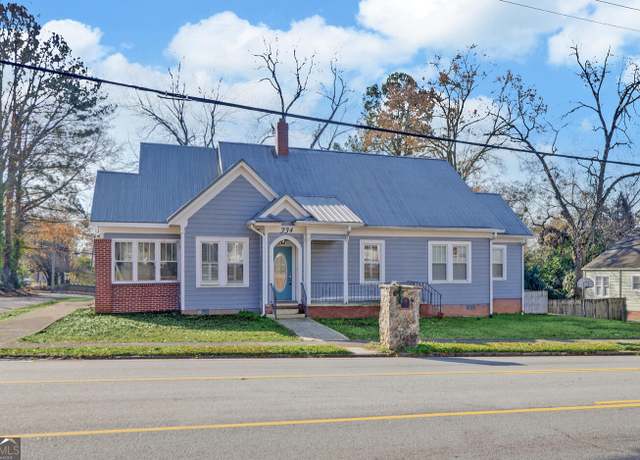 Property at 334 E Tugalo St, Toccoa, GA 30577, 3 beds, 4 baths