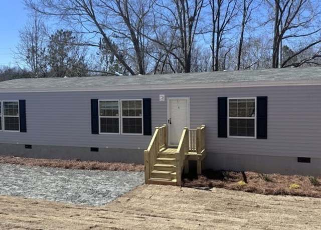 Property at 811 Highland Ave, Hartwell, GA 30643, 3 beds, 2 baths
