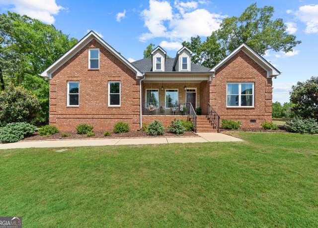 Property at 104 Old Oak Dr, Forsyth, GA 31029, 5 beds, 3 baths