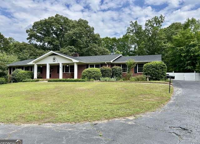 Property at 1190 Country Club Rd, Elberton, GA 30635, 5 beds, 4 baths