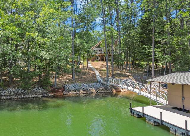 Property at 471 Currahee Pt, Toccoa, GA 30577, 4 beds, 4 baths