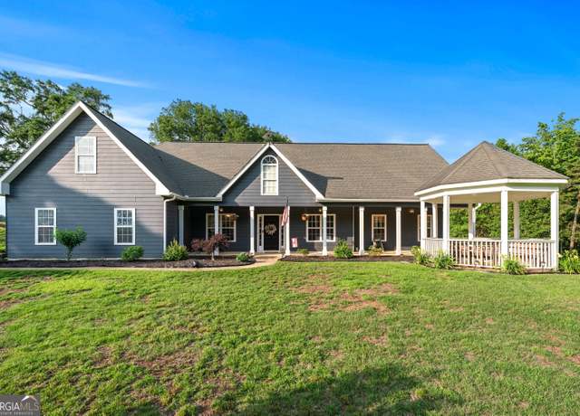 Property at 300 Olde Wick Trl, Hoschton, GA 30548, 3 beds, 2 baths