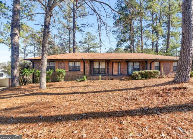 Property at 1727 Briarcliff Rd, Milledgeville, GA 31061, 4 beds, 3 baths
