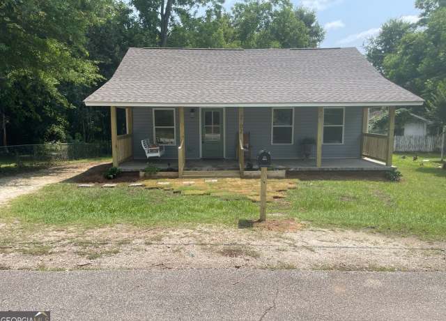 Property at 2102 53rd St, Valley, AL 36854, 3 beds, 2 baths