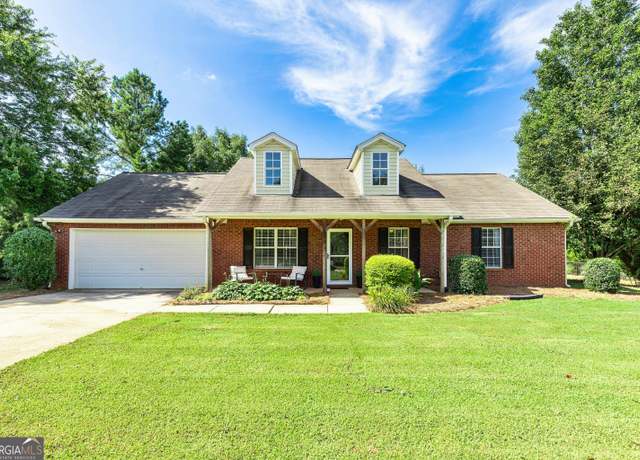 Property at 125 Meadow View Dr, Jackson, GA 30233, 3 beds, 2 baths