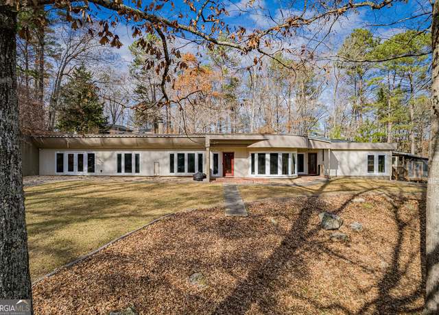 Property at 2643 Mt Carmel Rd, Newnan, GA 30263, 3 beds, 3 baths