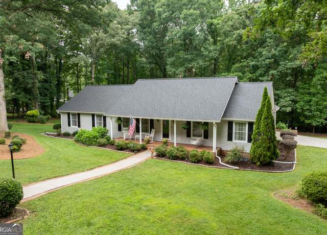 Property at 1505 Misty Valley Dr, Chatsworth, GA 30705, 4 beds, 2.5 baths