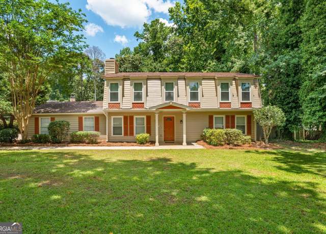 Property at 400 Pinegate Rd, Peachtree City, GA 30269, 4 beds, 2.5 baths