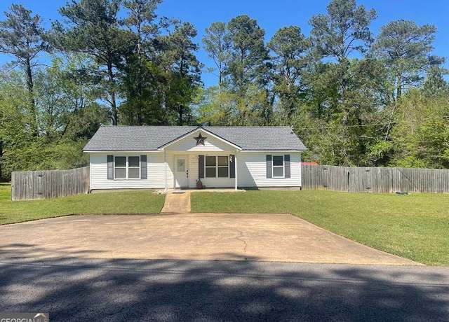 Property at 110 Pine Ridge Dr, Carrollton, GA 30117, 3 beds, 2 baths