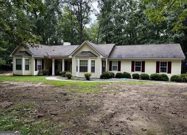 Property at 909 Lawshe Rd, Senoia, GA 30276, 3 beds, 2 baths