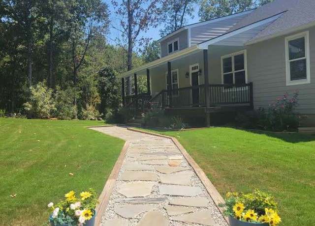 Property at 107 Oak Way Dr, Eastanollee, GA 30538, 3 beds, 2.5 baths