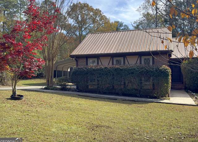 Property at 2021 Brook Valley Ct, Jonesboro, GA 30236, 3 beds, 2 baths