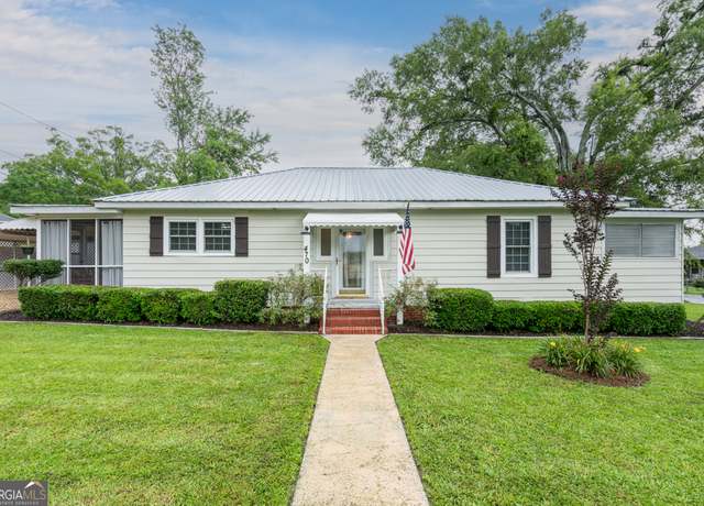Property at 470 3rd St NE, Rome, GA 30161, 2 beds, 2 baths