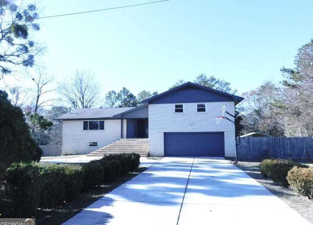Property at 111 Fred Dr, Warner Robins, GA 31088, 5 beds, 3.5 baths