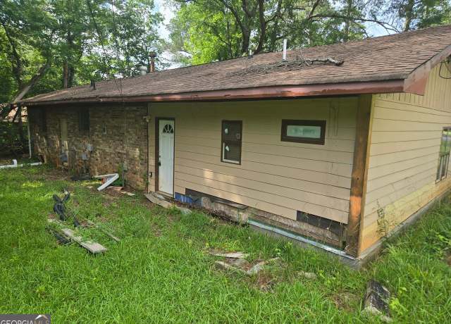 Property at 715 Plainville Dr, Atlanta, GA 30331, 3 beds, 1 bath