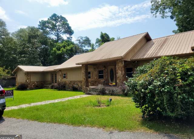 Property at 2910 Hill Ave, Tifton, GA 31794, 4 beds, 2 baths