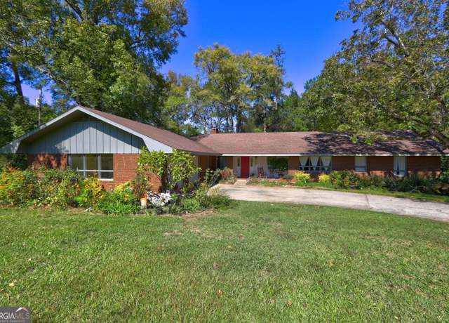 Property at 566 Lake Laurel Rd, Milledgeville, GA 31061, 4 beds, 2.5 baths