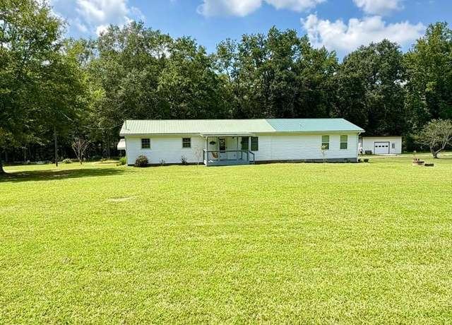 Property at 260 Oak Cir, Hull, GA 30646, 4 beds, 2 baths