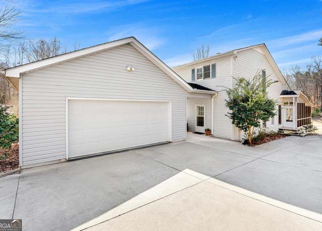 Property at 331 Chickasaw Dr, Westminster, SC 29693, 3 beds, 2.5 baths