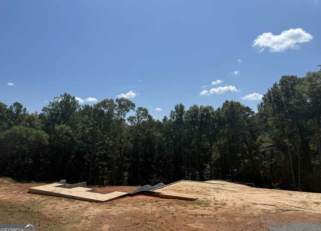 Property at 415 Forest Pointe Dr, Forsyth, GA 31029, 5 beds, 3.5 baths