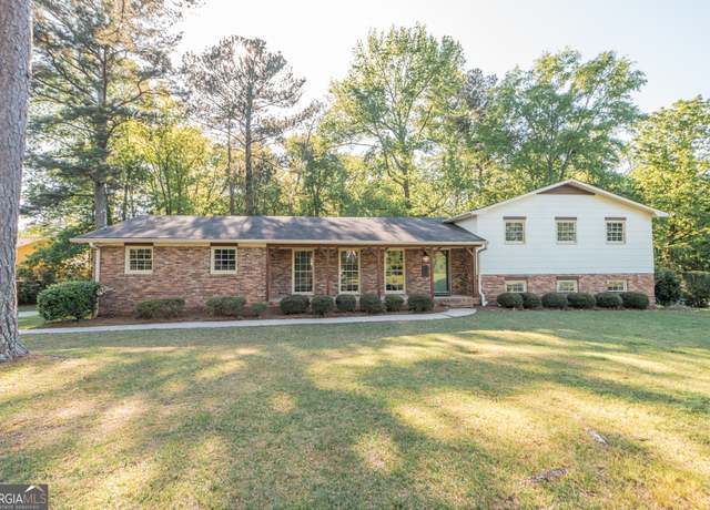 Property at 1420 Maplewood Dr, Macon, GA 31210, 3 beds, 2 baths