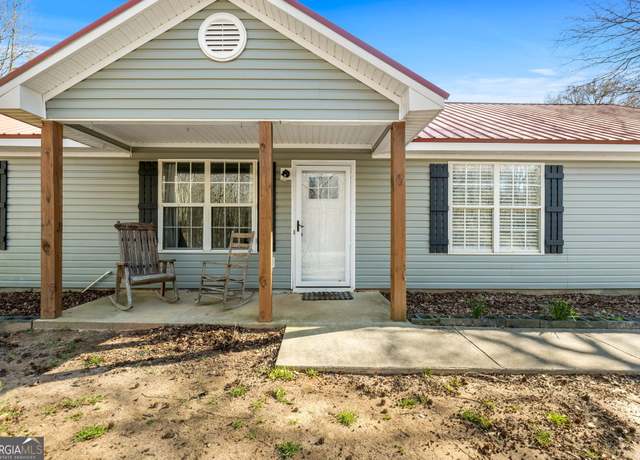 Property at 293 Summer Dr, Gay, GA 30218, 3 beds, 2 baths