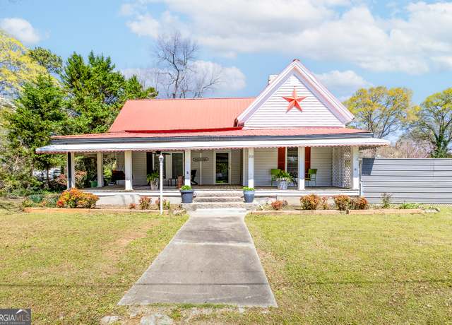 Property at 200 College St, Royston, GA 30662, 3 beds, 2 baths
