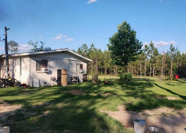 Property at 231 Pine Dr, Waycross, GA 31503, 5 beds, 2 baths