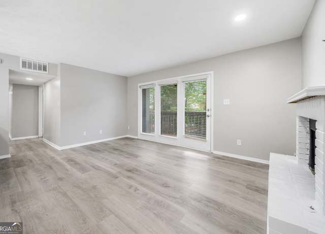 Property at 113 Tuxworth Cir, Decatur, GA 30033, 3 beds, 2 baths