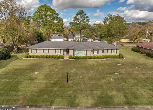 Property at 715 E 25th Ave, Cordele, GA 31015, 4 beds, 3 baths
