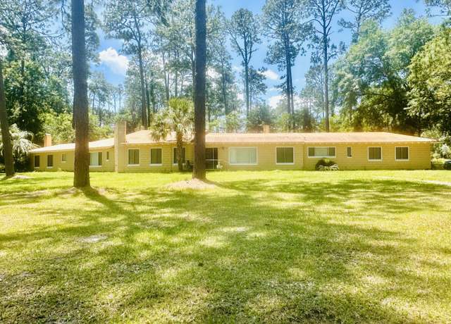 Property at 1002 Cherokee Cir, Waycross, GA 31501, 5 beds, 5 baths