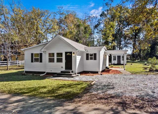 Property at 215 Hunter St, Union Point, GA 30669, 3 beds, 2 baths
