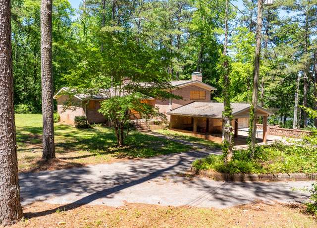 Property at 8 Canterbury Dr, Newnan, GA 30263, 7 beds, 7 baths
